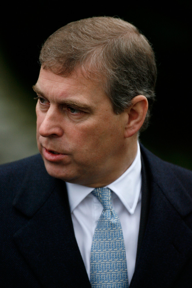 Принц Эндрю отказался от всех королевских титулов