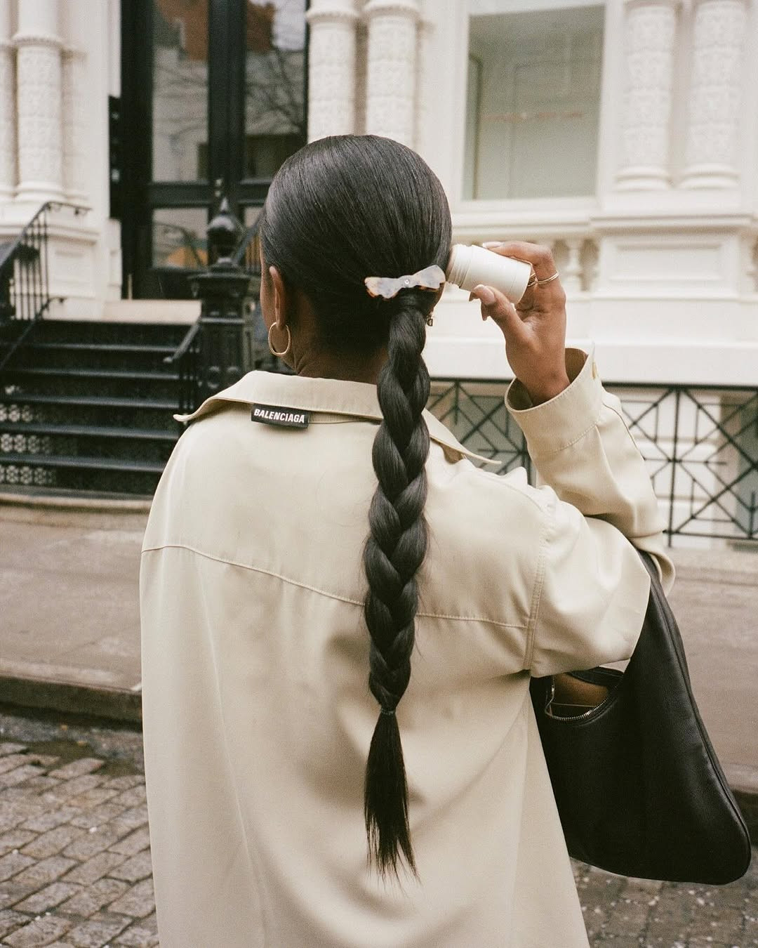 Жаңа жылға ұзын шашқа қандай шаш үлгісін жасауға болады: сәнді 5 нұсқа