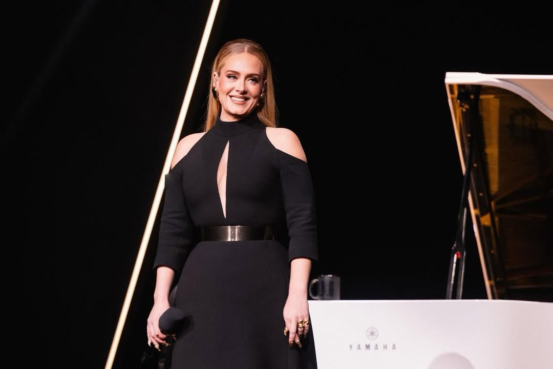 Adele-singer-portrait-smiling-image