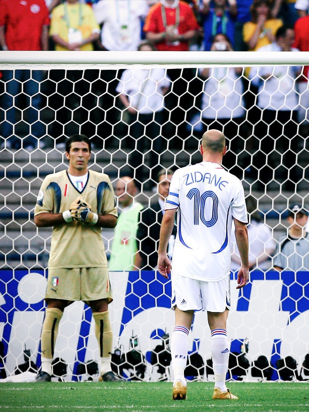 zinedine-zidane-and-gianluigi-buffon-before-penalty-world-cup-2006-final-image