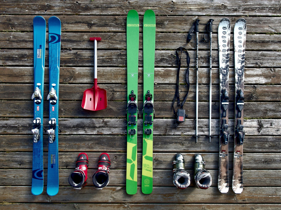 ski-equipment-on-snow-image