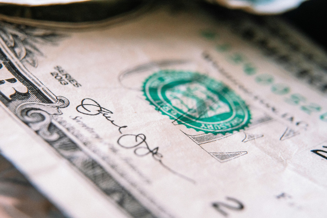 close-up-single-us-dollar-banknote-currency-money-image