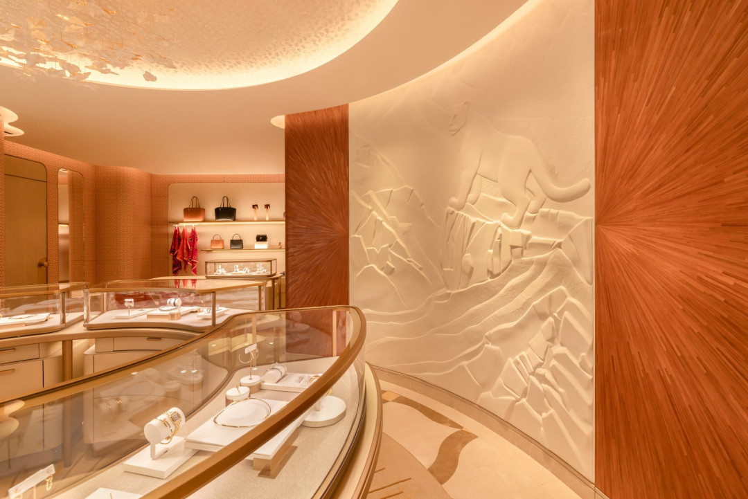 Cartier вновь открыл двери бутика в Алматы