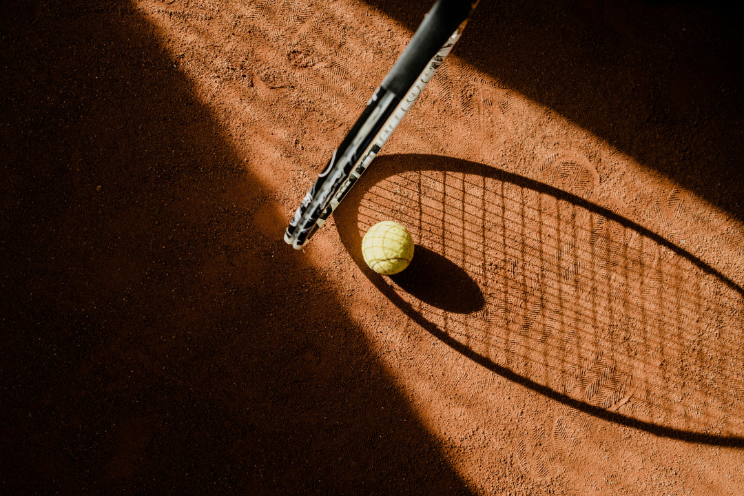tennis-ball-and-racket-on-clay-court-outdoor-sport-image