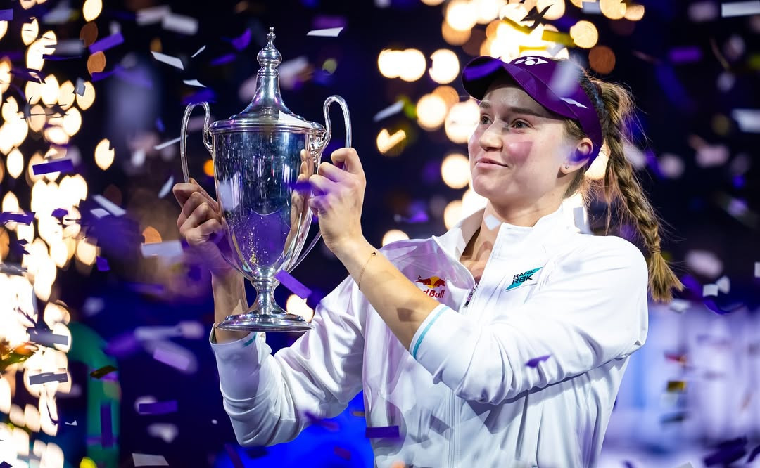elena-rybakina-holding-trophy-image