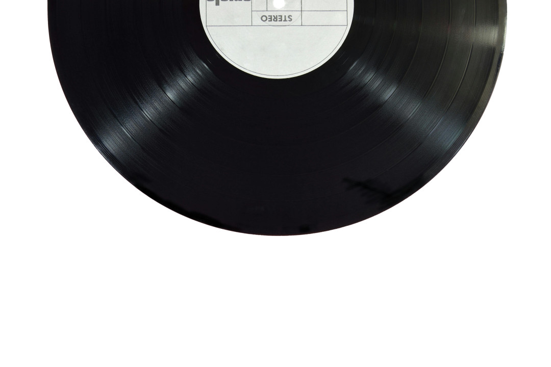 black-record-vinyl-image