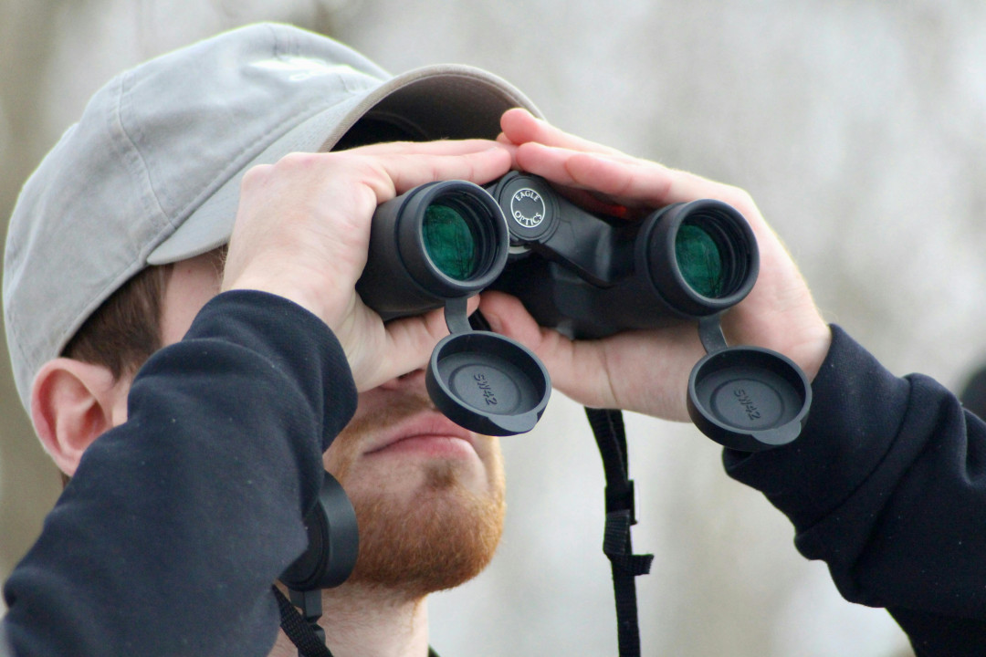 man-looking-through-binoculars-image