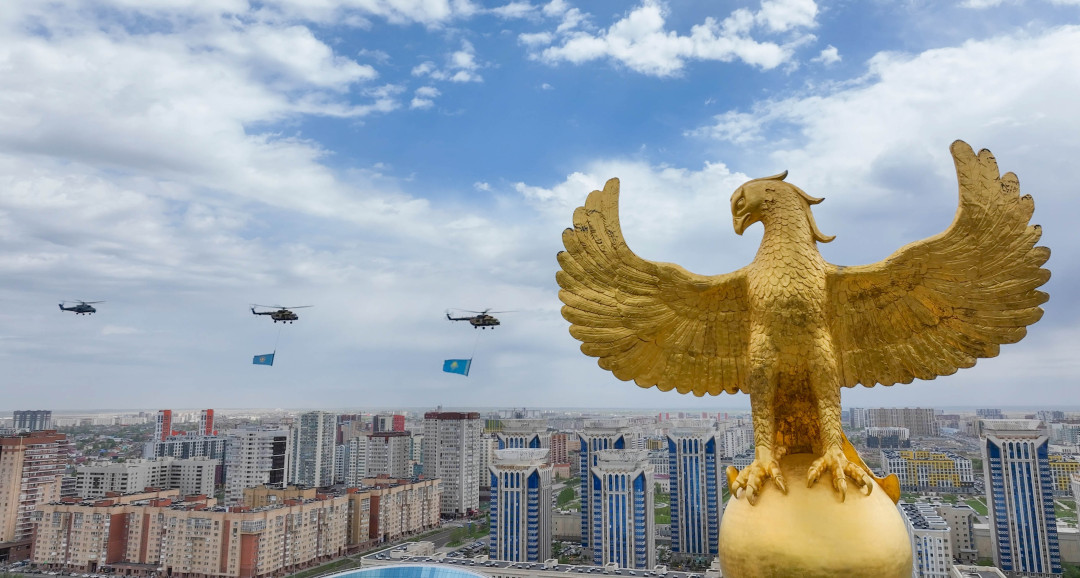 Масштабный военный парад прошел в Астане