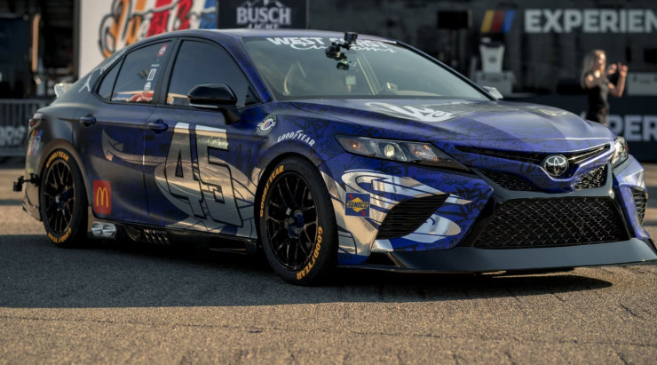 Основатель West Coast Customs продает коллекцию авто