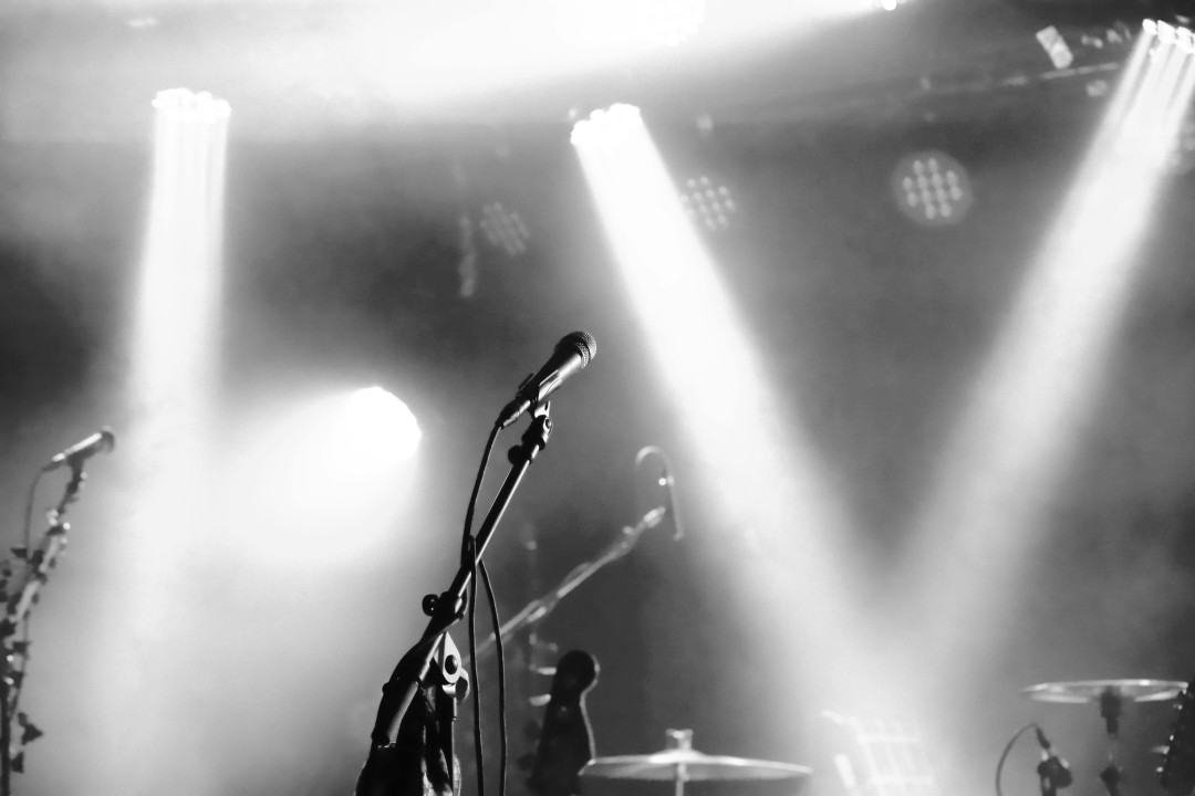 microphone-on-stage-image