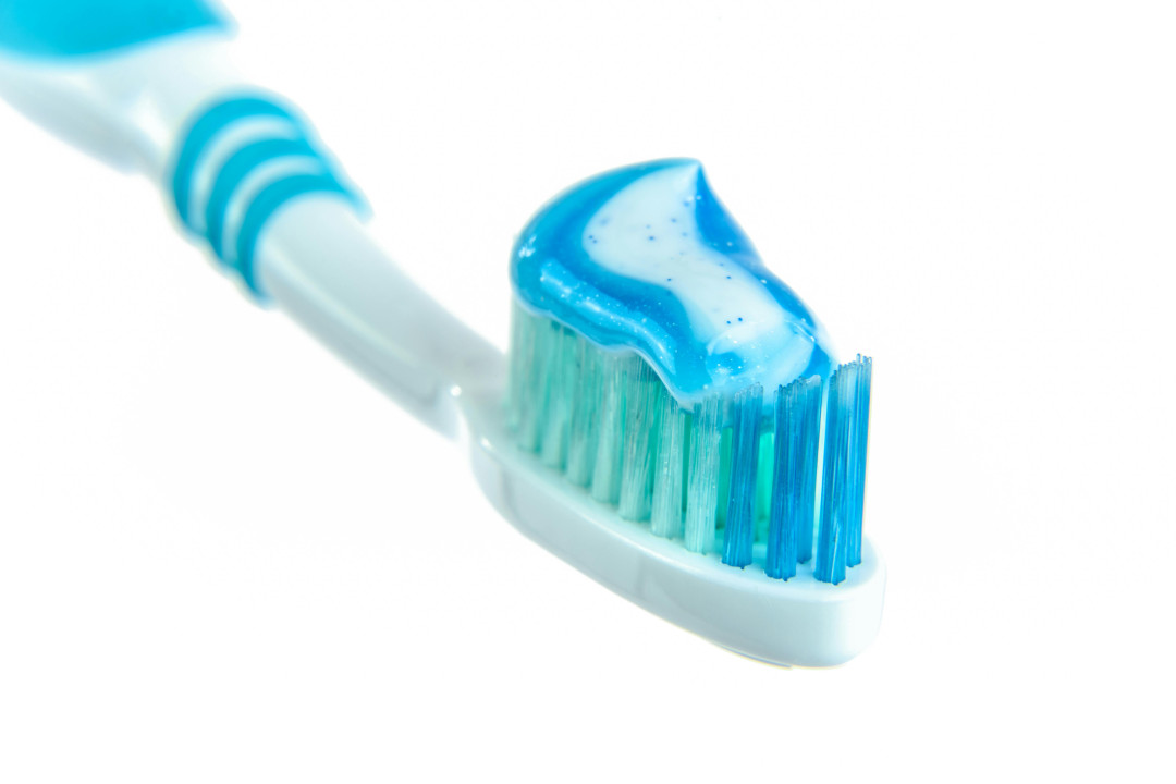 blue-and-white-toothpaste-on-toothbrush-image