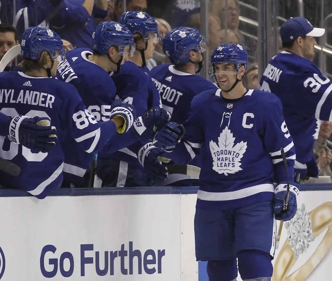 Топ-10 лого и форм NHL