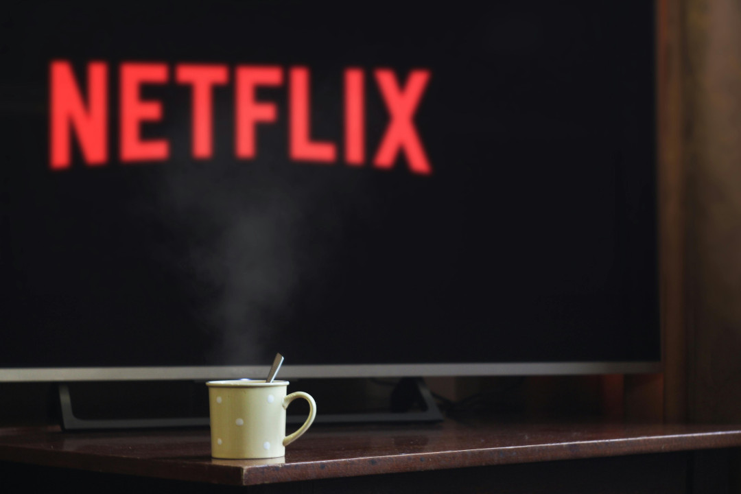netflix-screen-with-steaming-mug-on-table-image