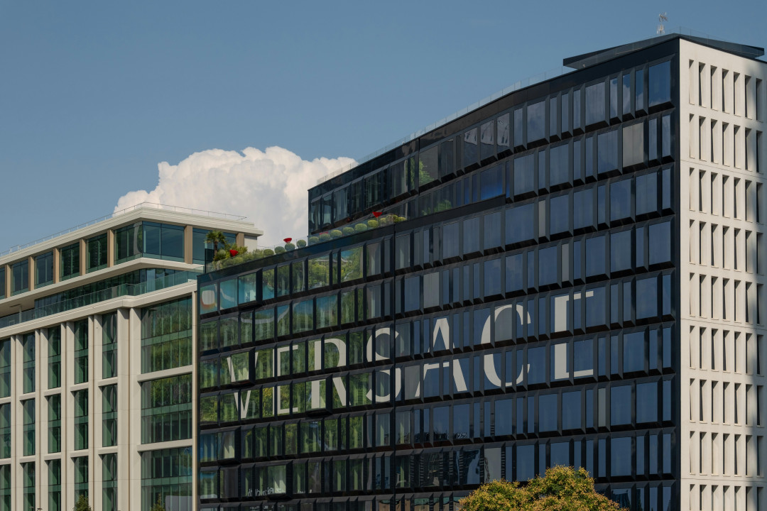 versace-logo-on-building-image