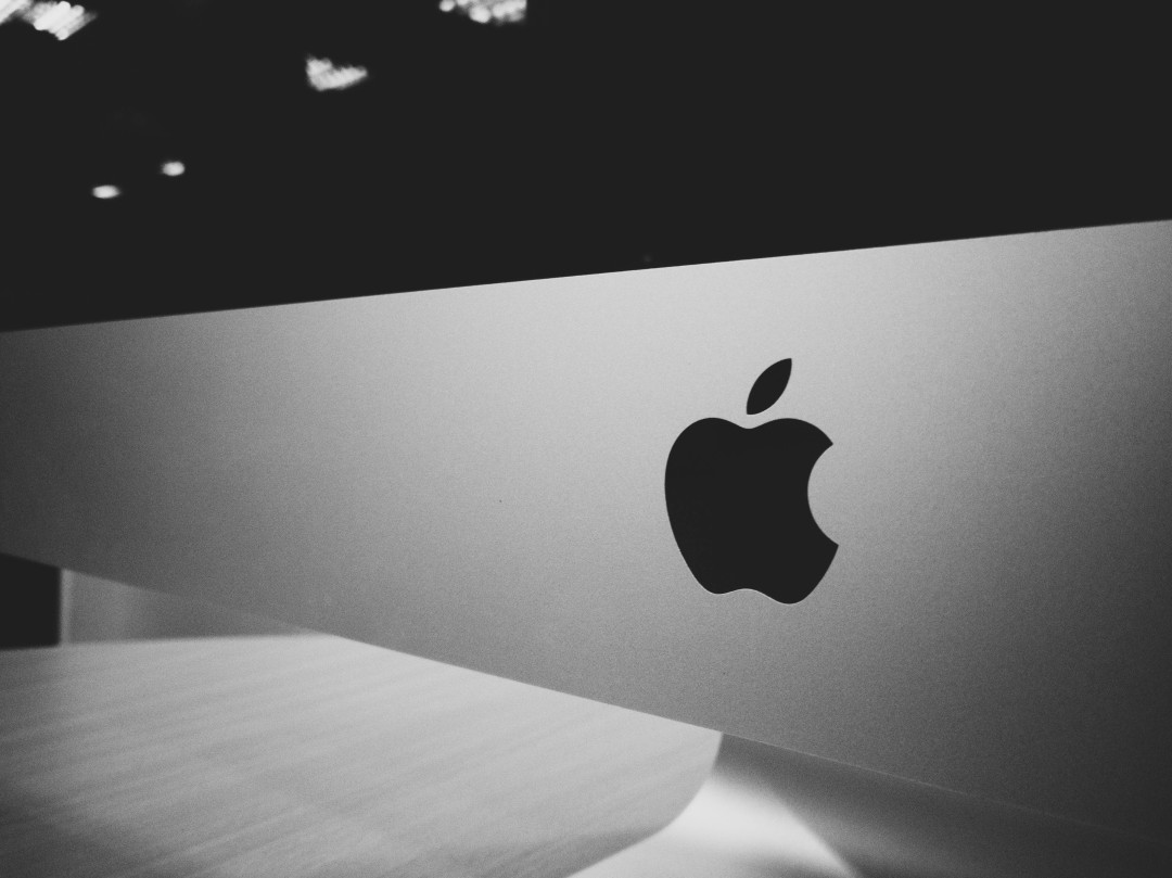 apple-logo-on-imac-computer-image