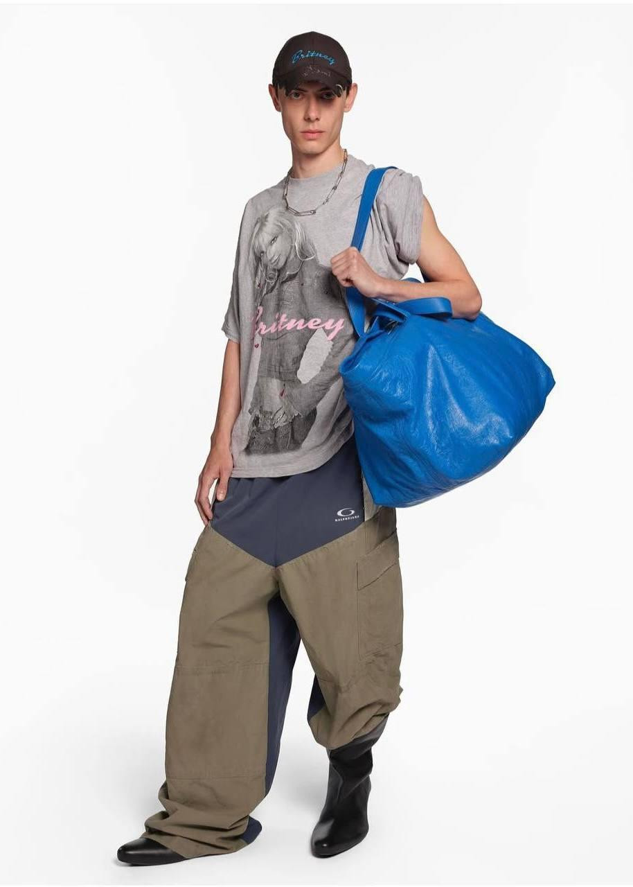 Бритни Спирс выпустила мерч и ремикс-альбом в коллаборации с Balenciaga