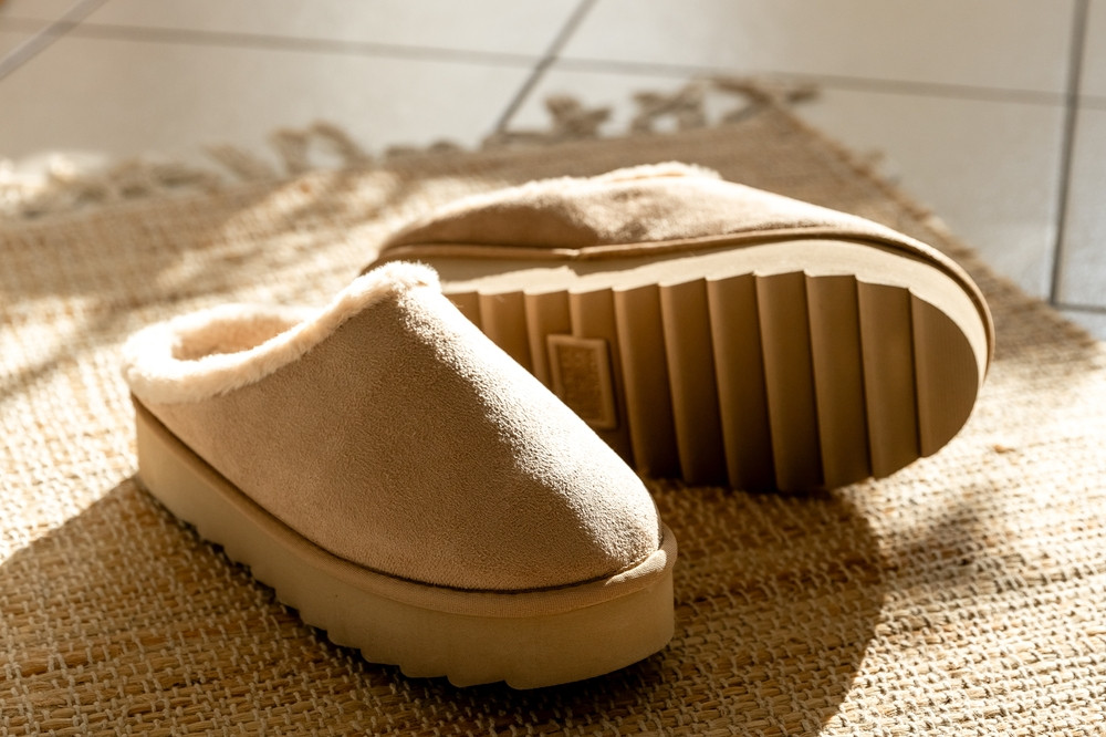 UGG