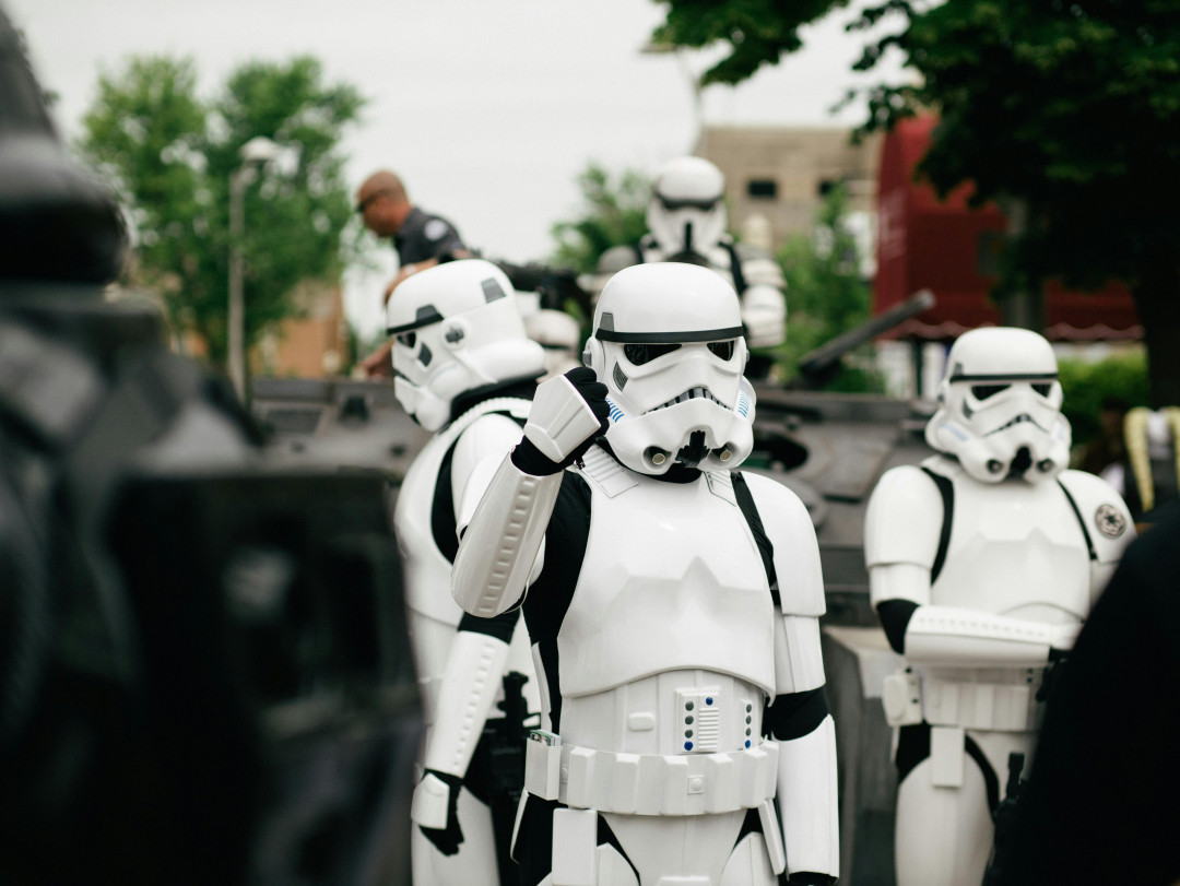 stormtrooper-cosplayer-in-white-armor-outdoor-image