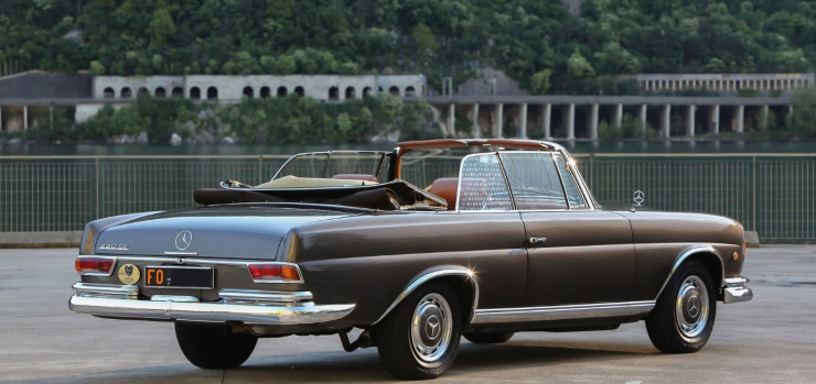 Редкий Mercedes-Benz 1963 года выставили на аукцион