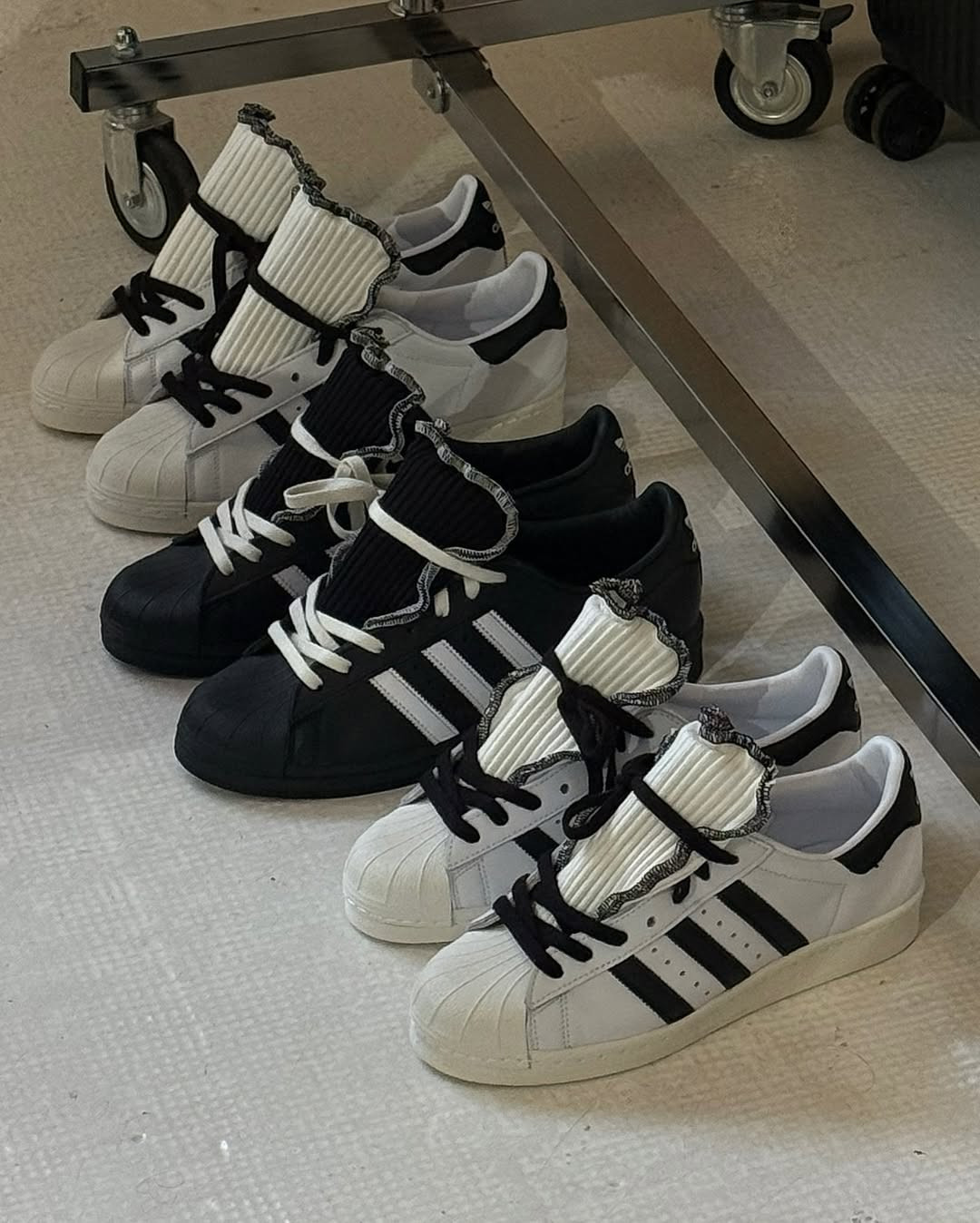 Вещь дня: кастом на классический Adidas Superstar от молодого парижского дизайнера
