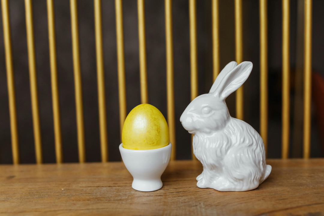 rabbit-and-egg-statue-image