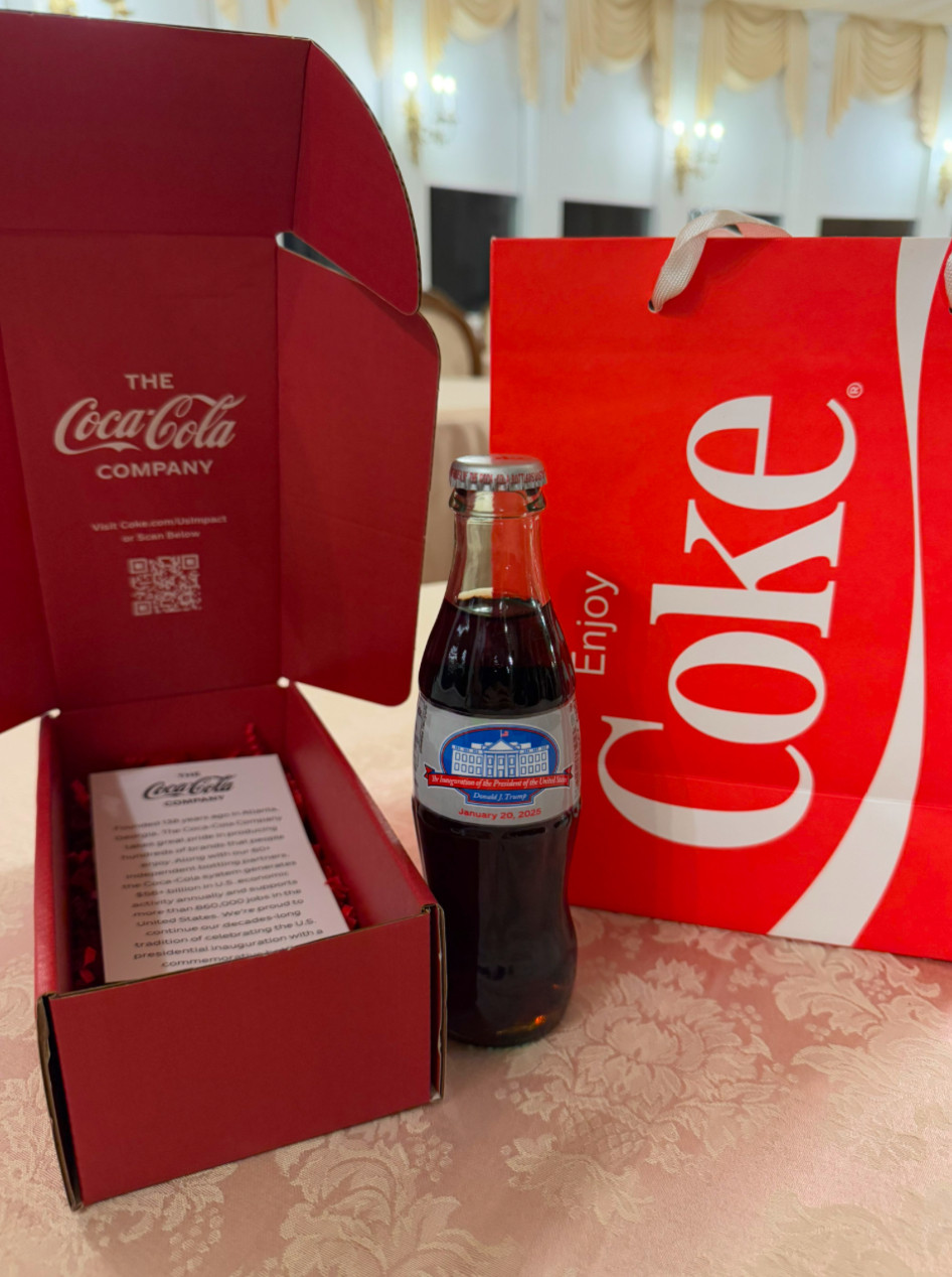 Трамп получил персональную бутылку Coca-Cola на инаугурацию