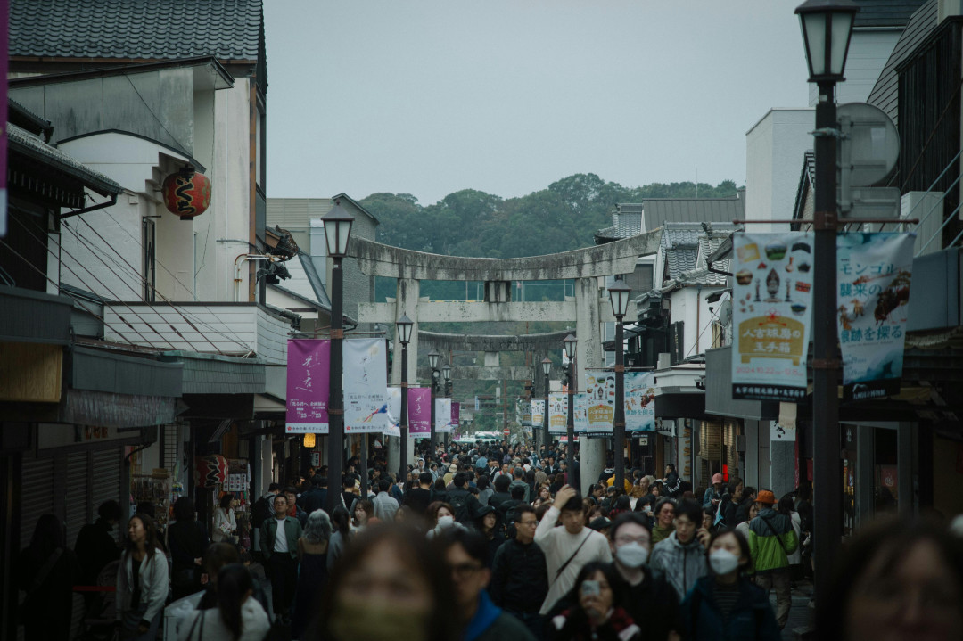 busy-street-in-historic-japanese-city-image