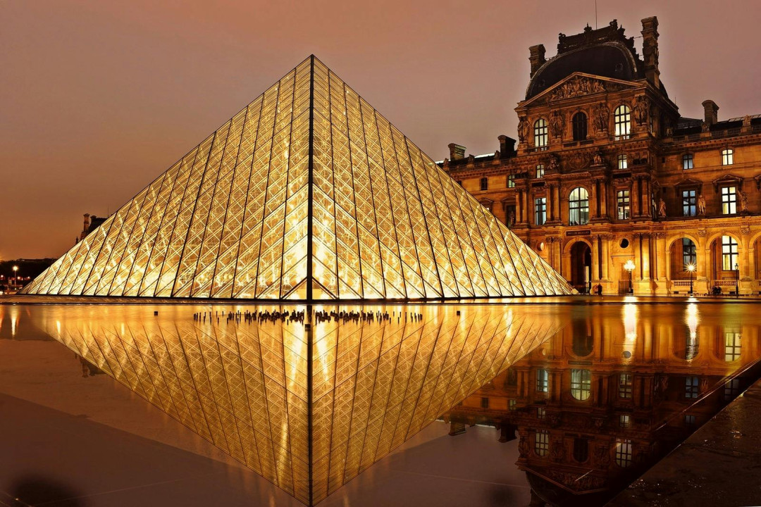 louvre-glass-pyramid-paris-night-reflection-image