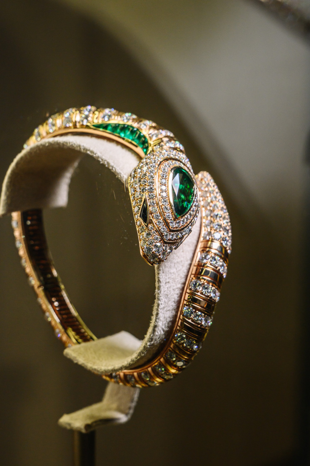 Bvlgari представляет шедевры высокого ювелирного искусства в Almaty Museum of Arts