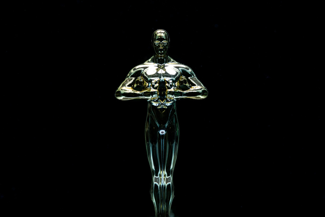 standing-figure-oscar-award-image