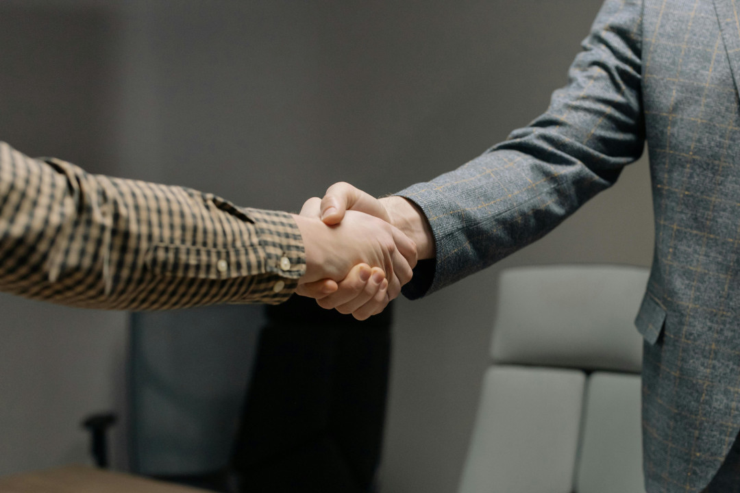 handshake-between-two-men-business-agreement-image