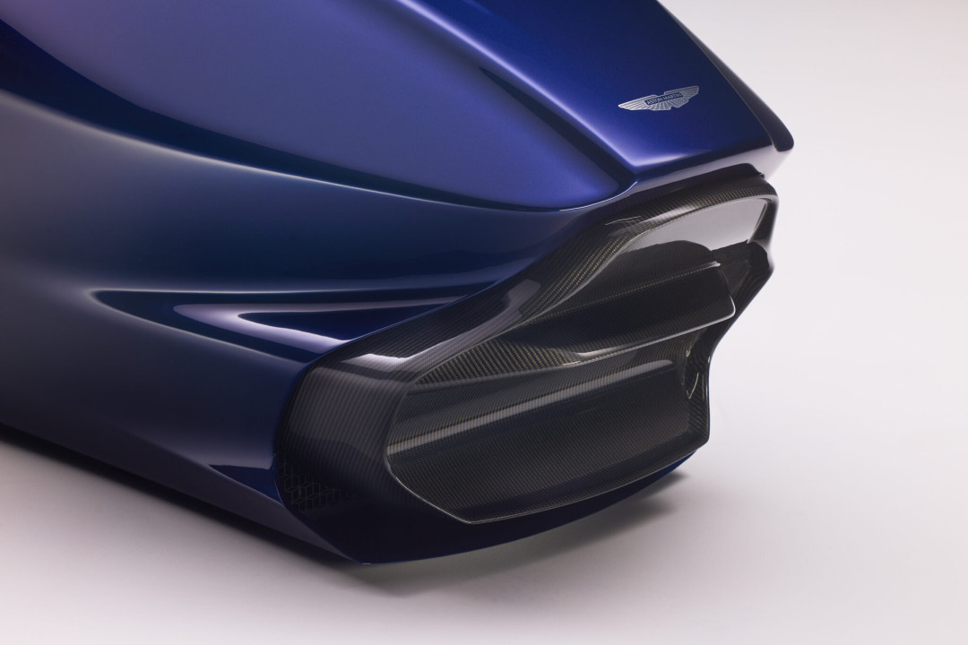 Находка недели: гоночный симулятор от Aston Martin