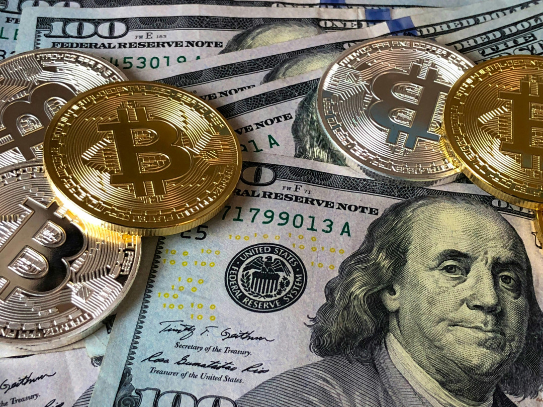 bitcoin-and-us-dollar-banknotes-close-up-image