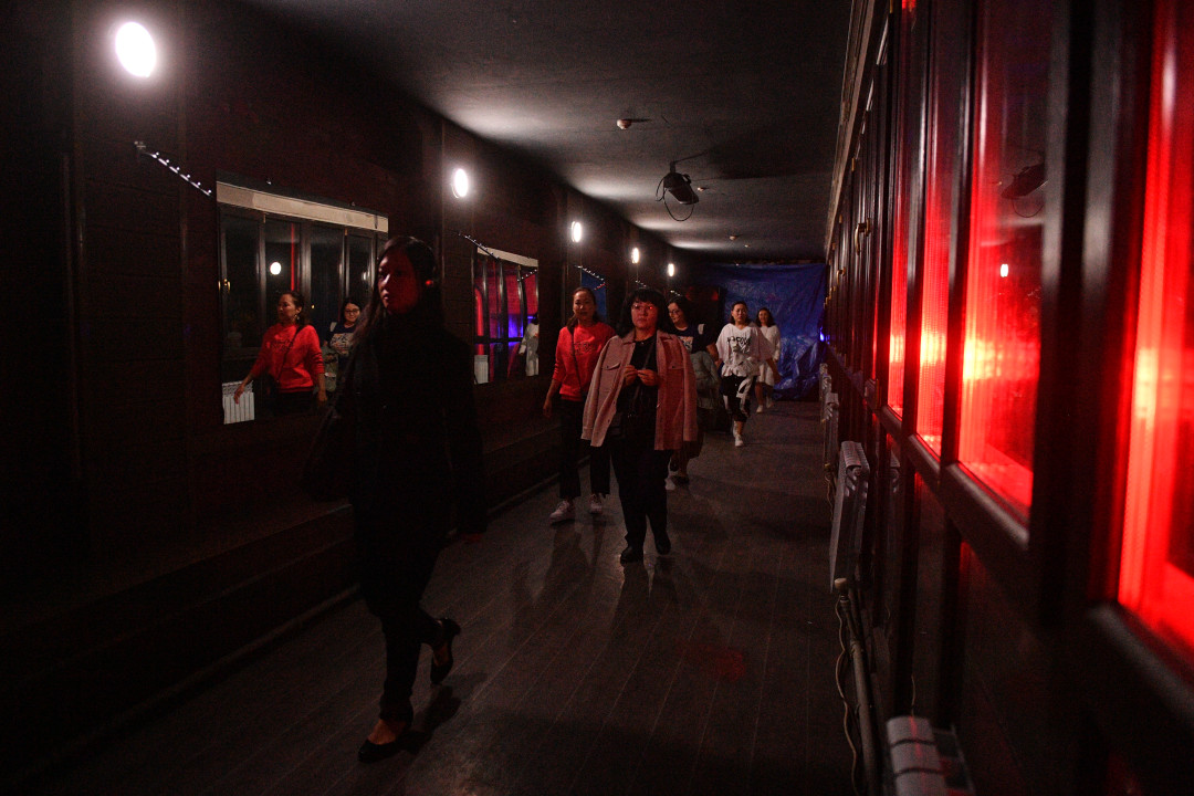 Полное погружение: почему иммерсивный театр — это не страшно, а захватывающе