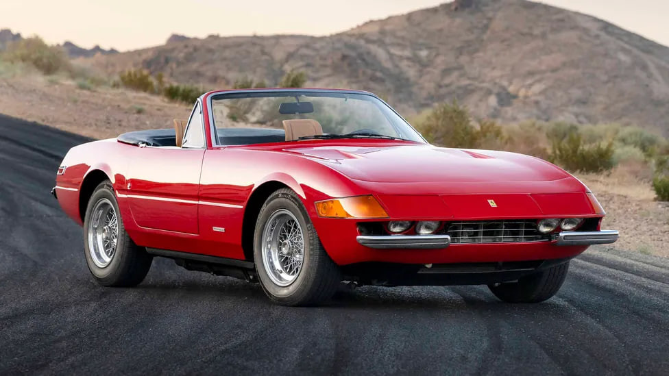 Три уникальные Ferrari Daytona выставили на аукцион