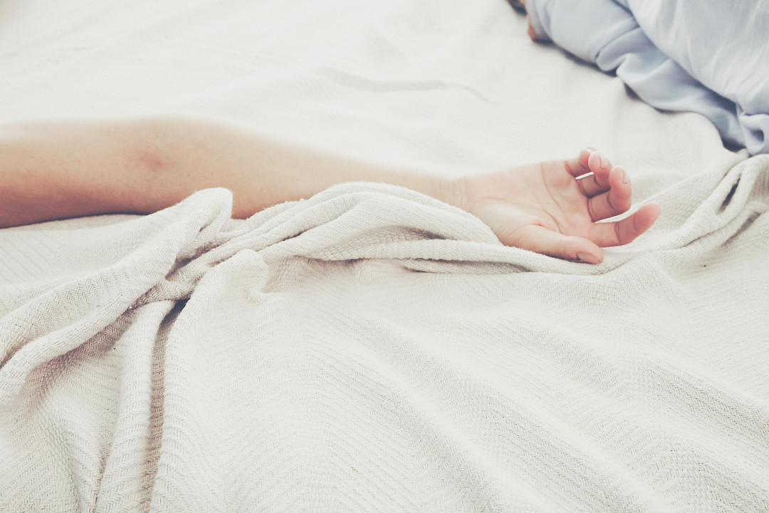 hand-on-white-background-image