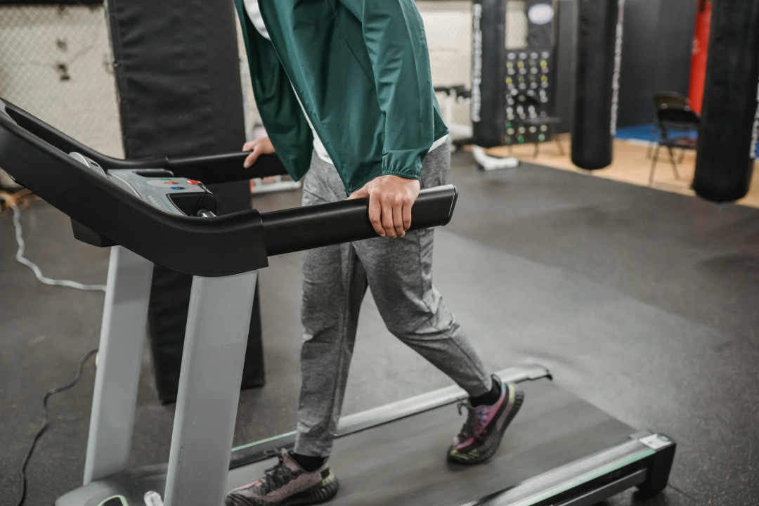 man-running-on-treadmill-image