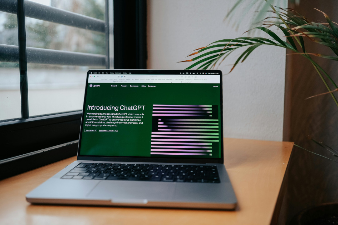 chatgpt-computer-desk-image