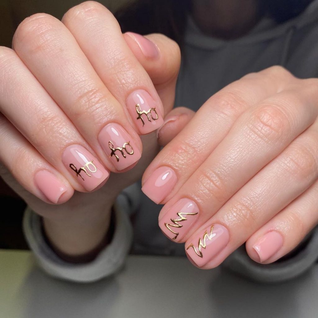 новогодний маникюр