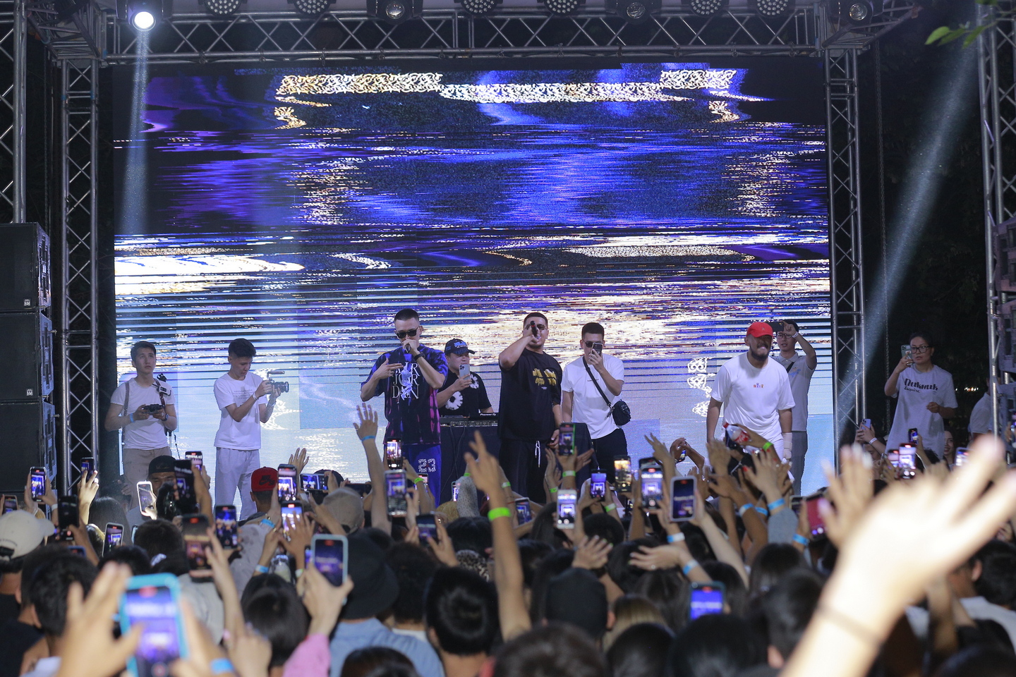 Esquire Пикник в Шымкенте