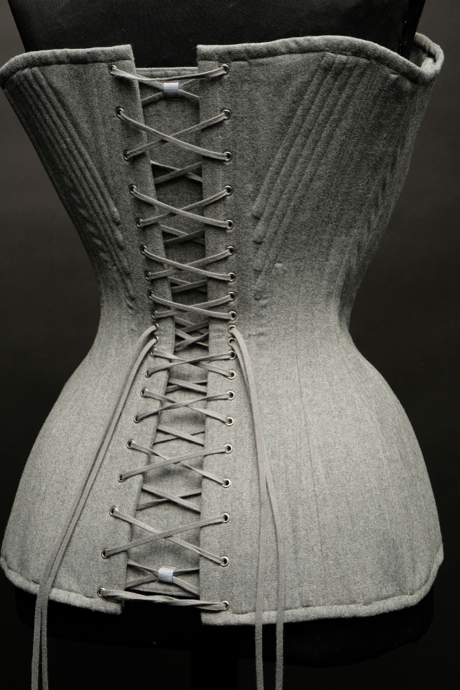 Қыздар кәсіби минет жасайды