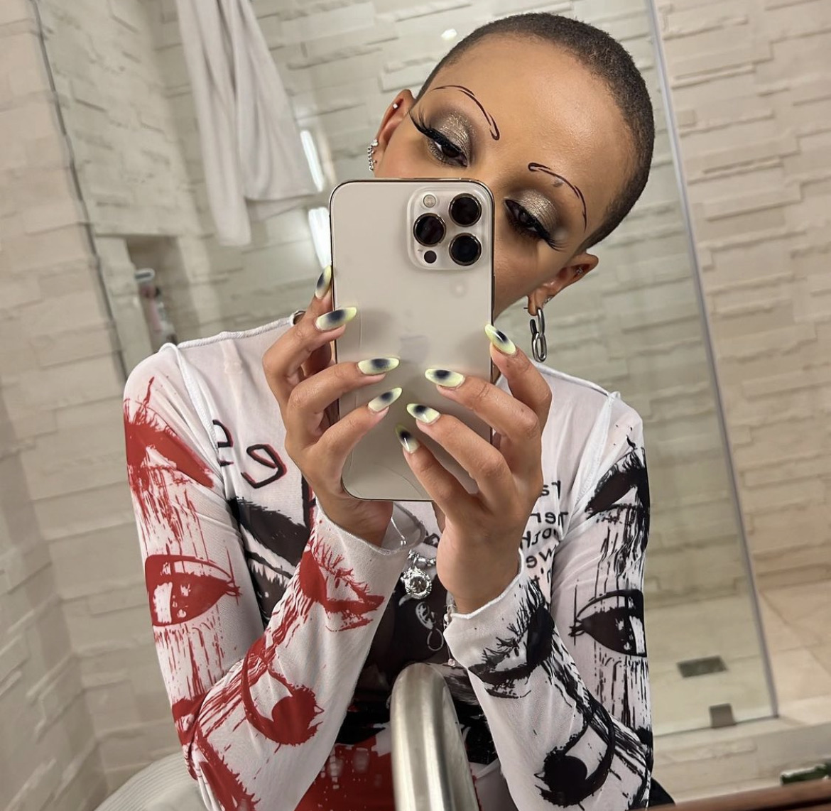 Doja Cat побрилась