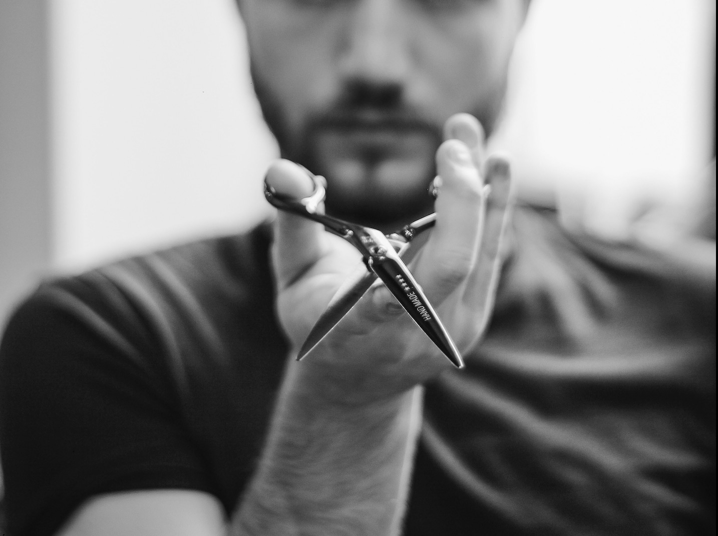 надругался парикмахер