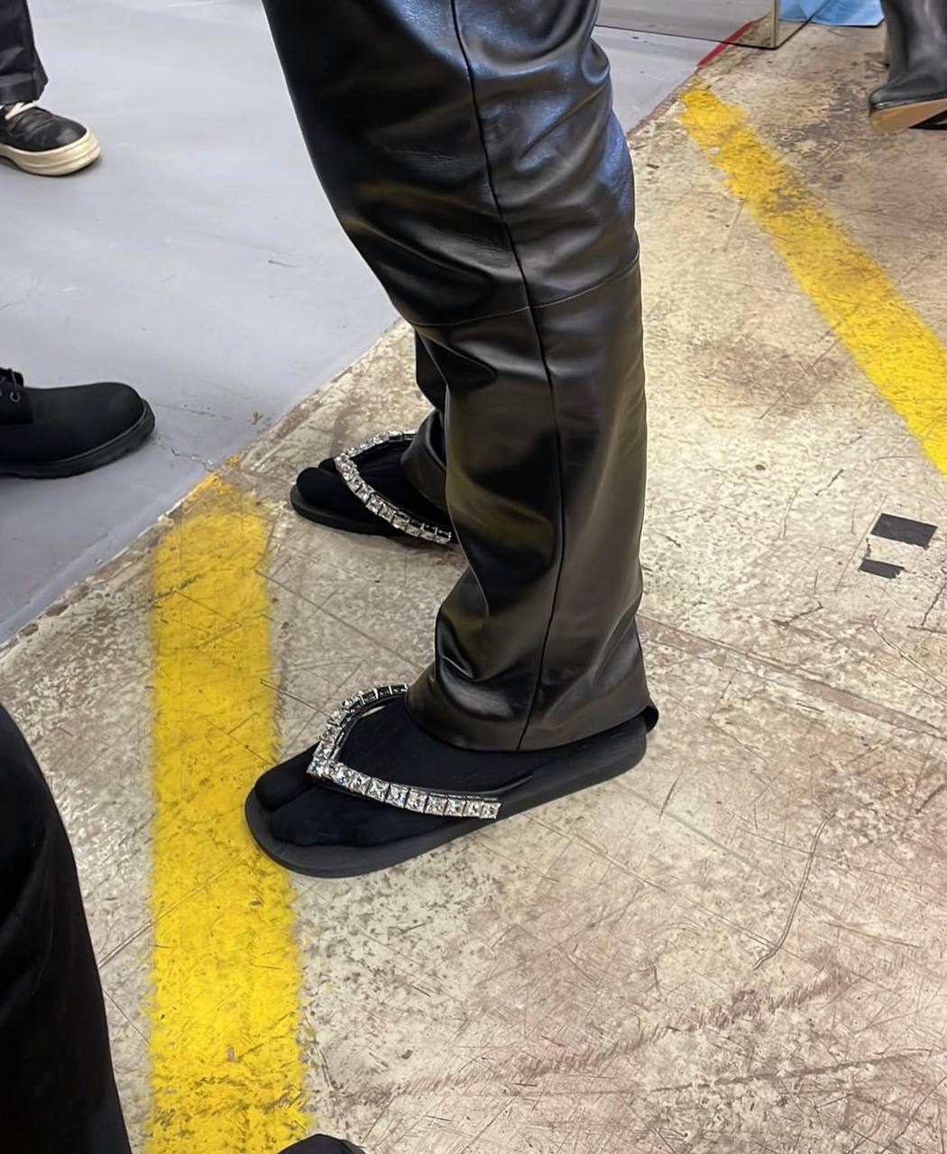 Канье Уэст с носками