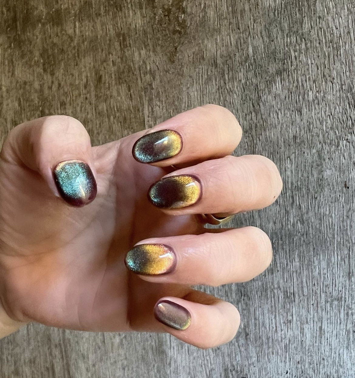 Бархатные ногти тренд