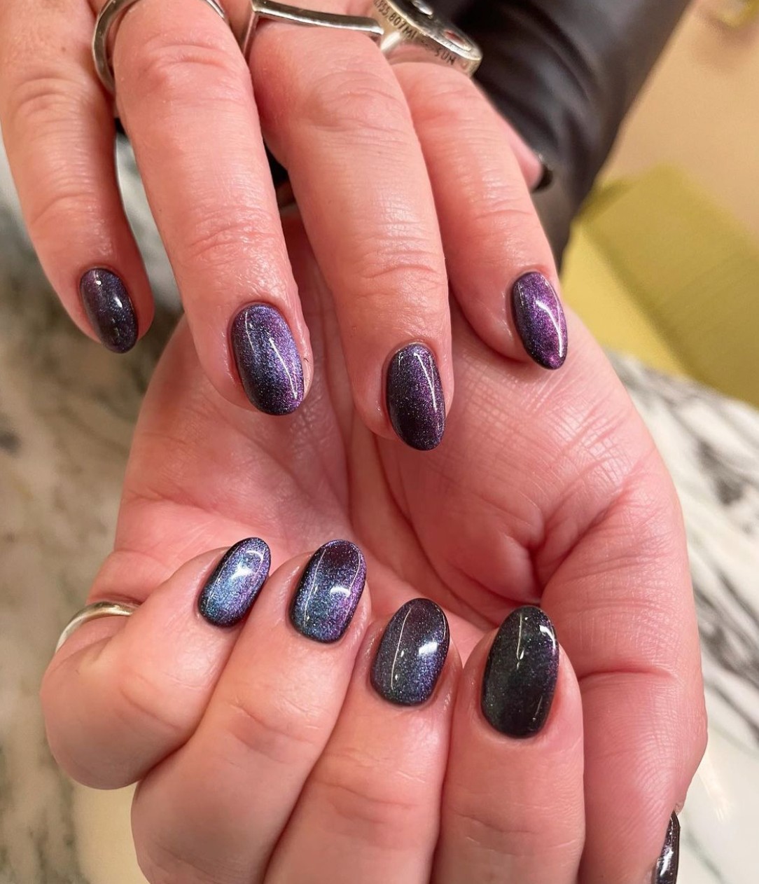 Бархатные ногти тренд