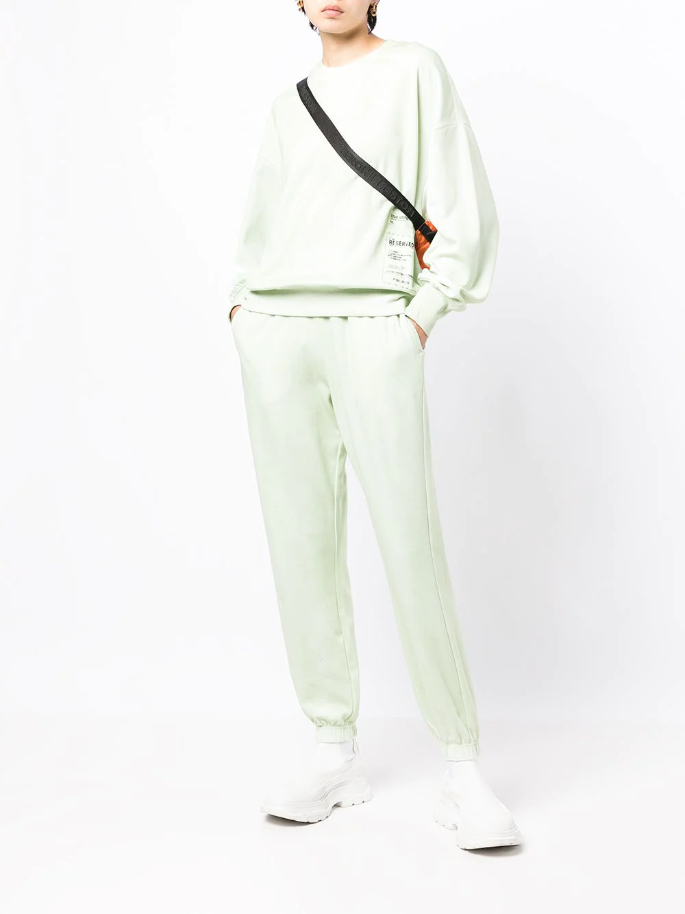 Стильный спортивный костюм