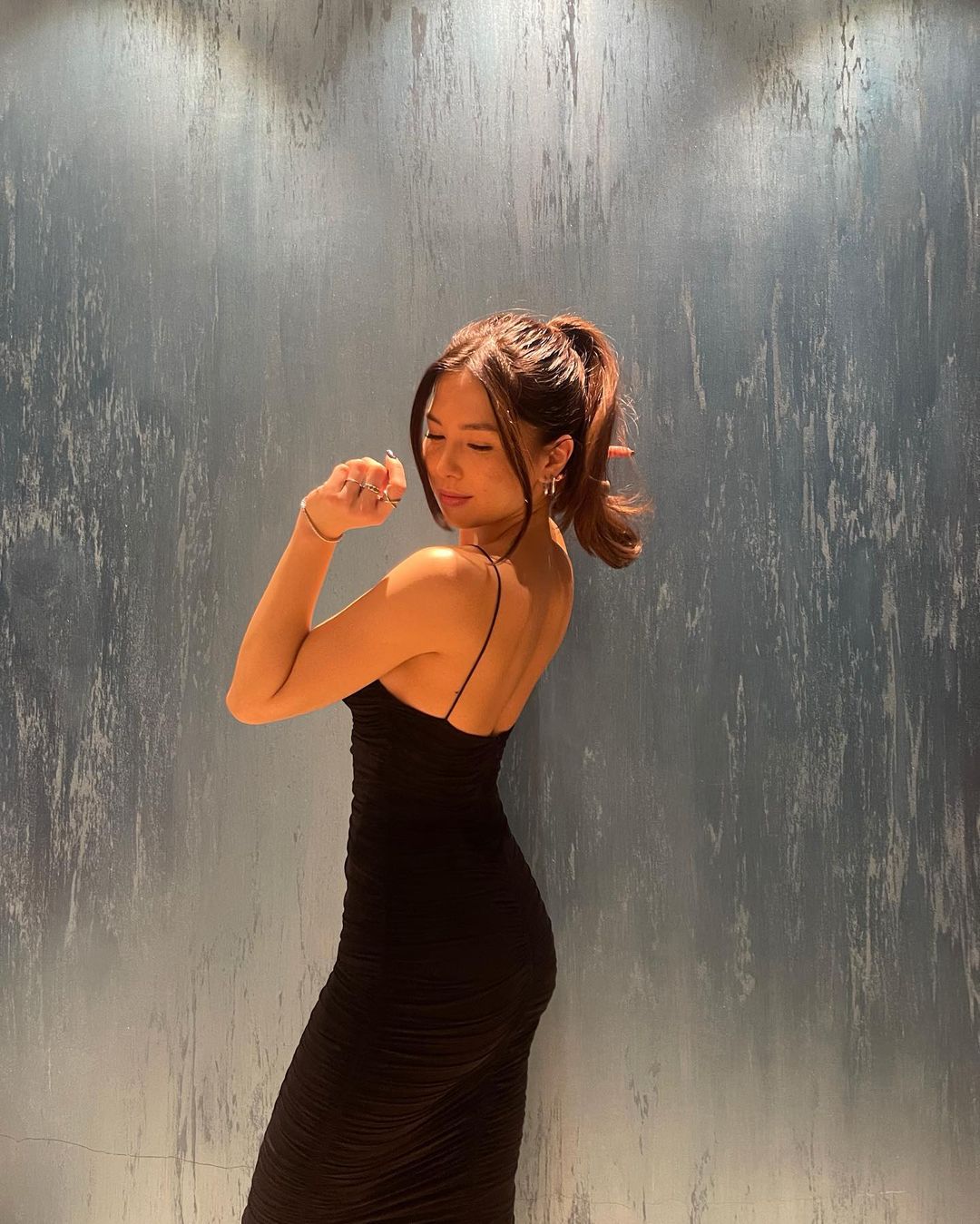 Ким Кардашьян сняла видео под трек казахстанской исполнительницы