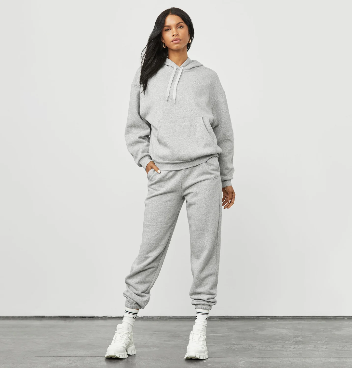 Стильный спортивный костюм