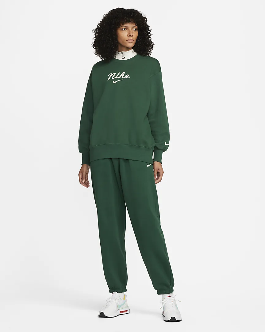 Стильный спортивный костюм